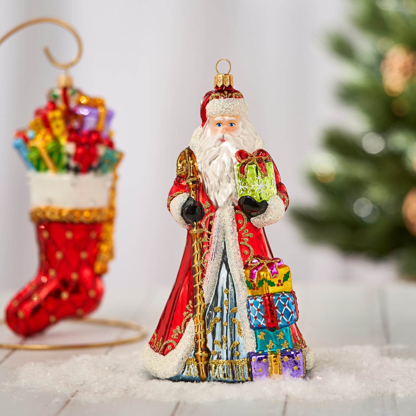 CLASSIC SANTA WITH GIFTS