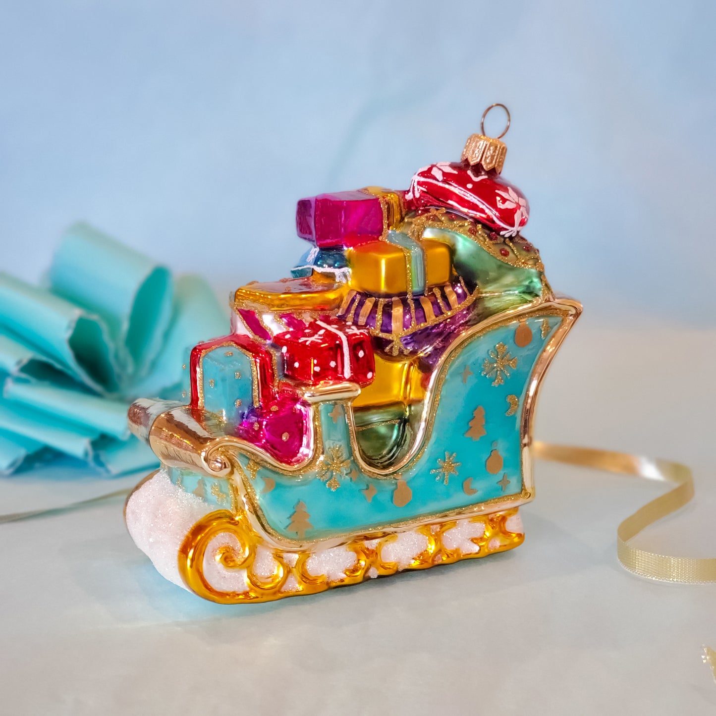 FESTIVE SLEIGH WITH GIFTS
