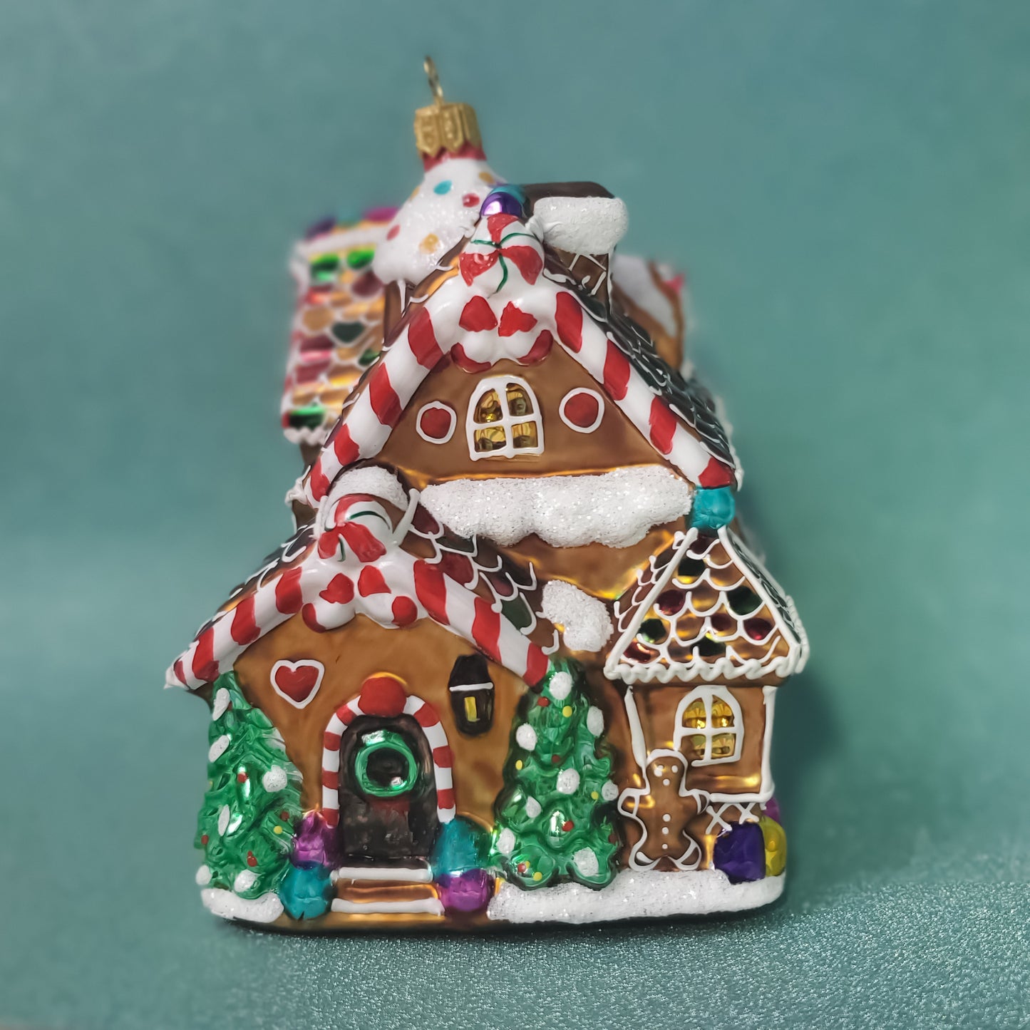 FAIRYTALE GINGERBREAD HOUSE