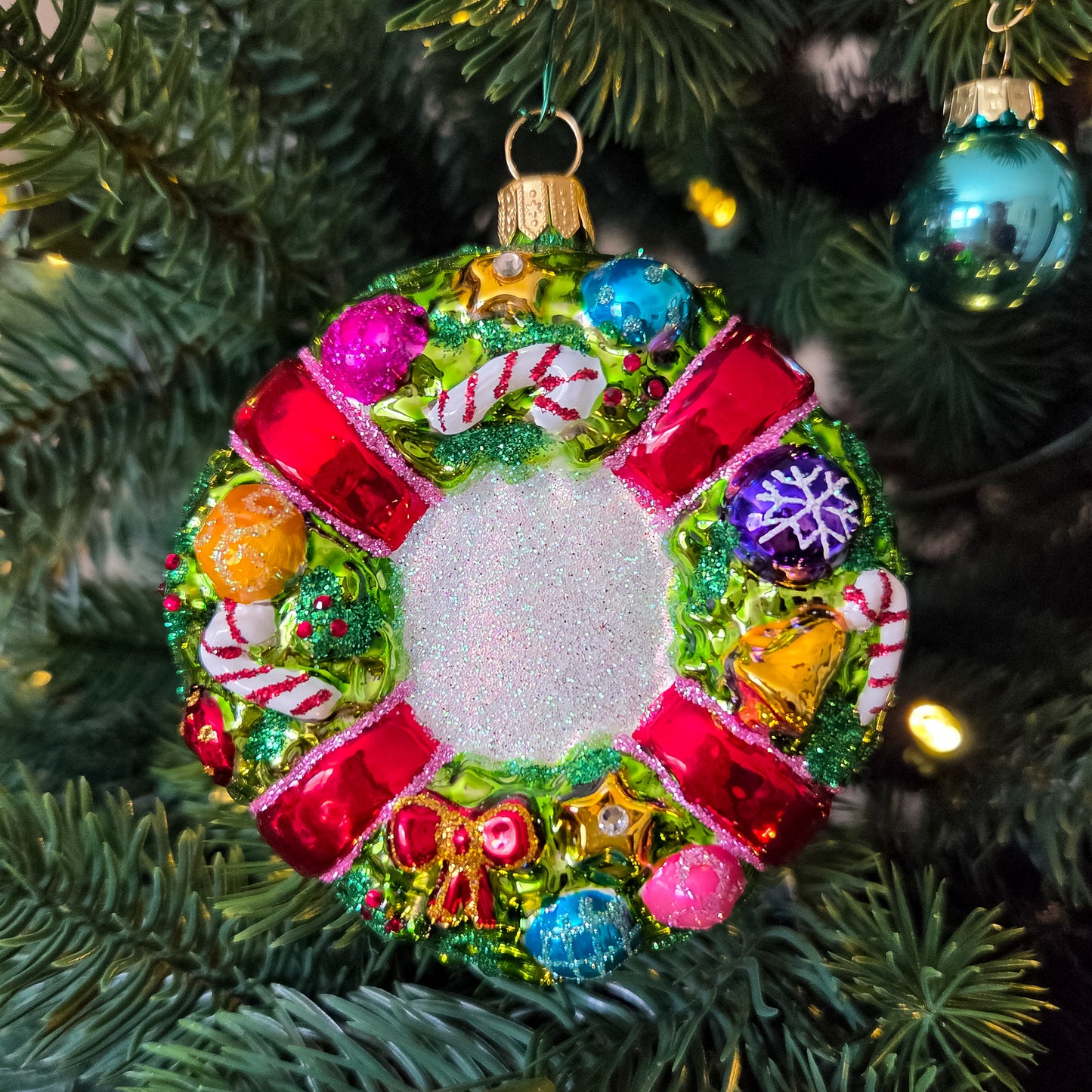HOLIDAY JOY WREATH