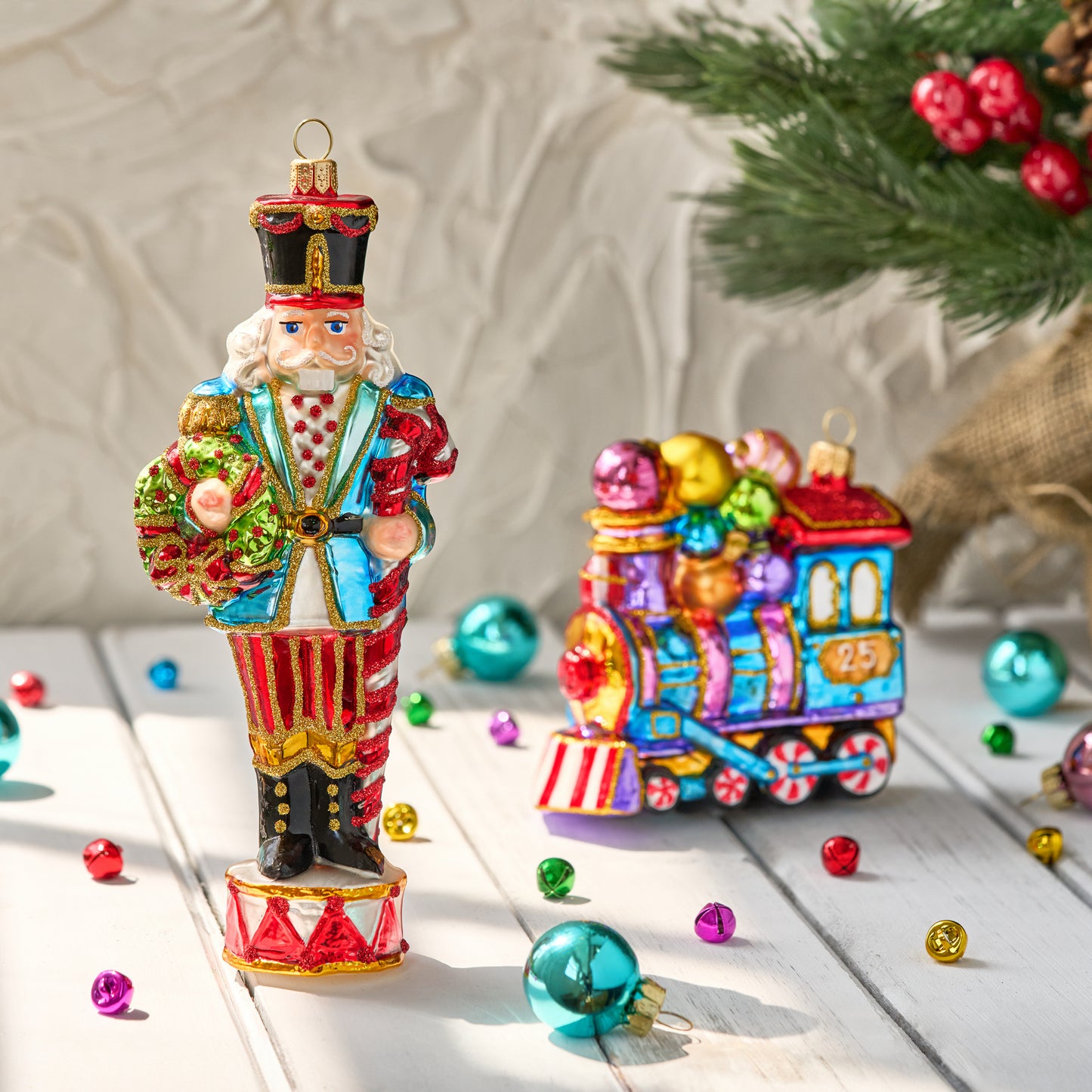 FESTIVE NUTCRACKER