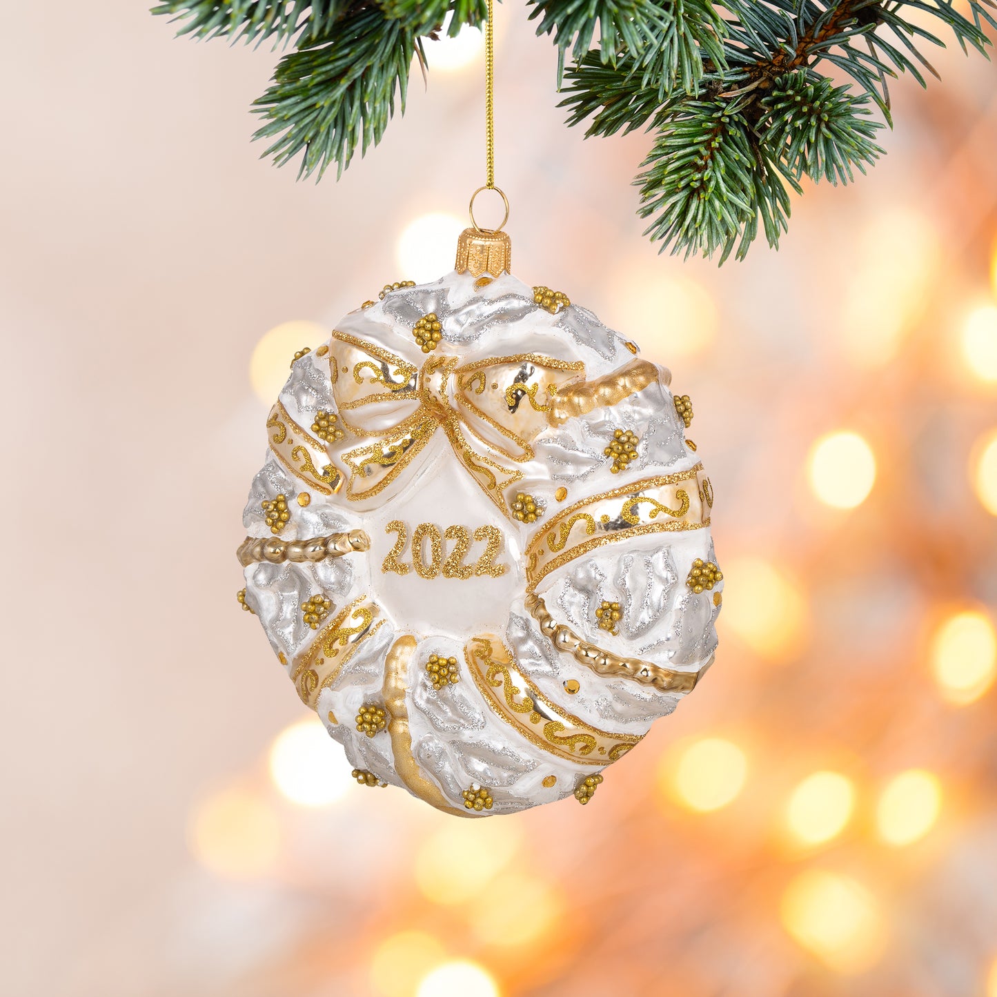 ELEGANT WHITE WREATH 2022 ANNUAL ORNAMENT