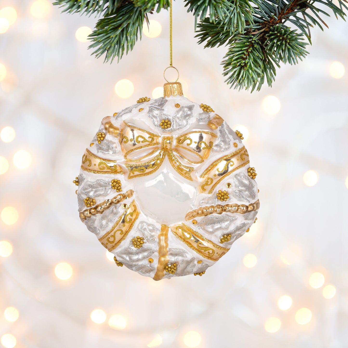 ELEGANT WHITE WREATH 2022 ANNUAL ORNAMENT