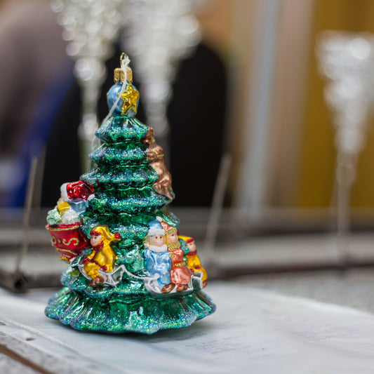 CHRISTMAS TREE WITH SANTA'S SLEIGH