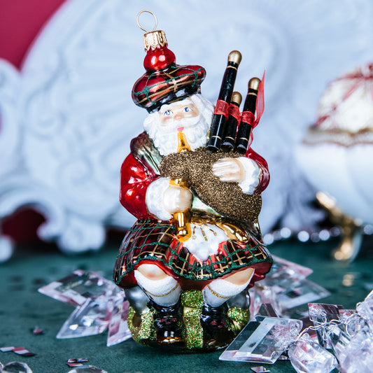 SCOTTISH SANTA WITH BAGPIPE